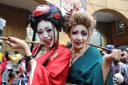 「カワサキ・ハロウィン・パレード」では毎年10万人の人出