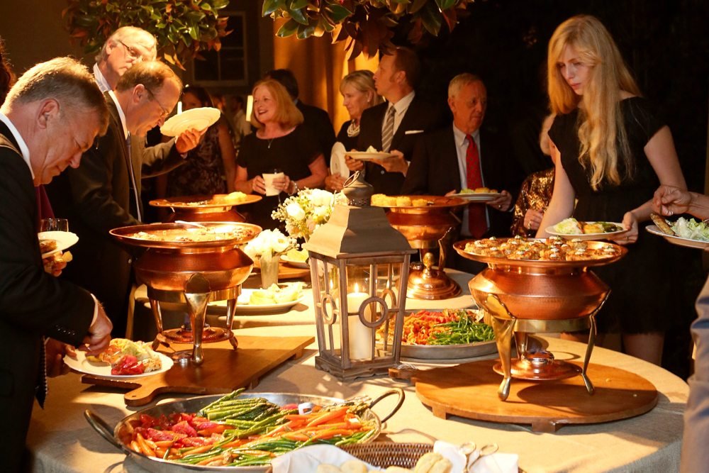 外国人との会話術 立食パーティーで会話を途切れさせない5つのコツ 外国人との会話術 立食パーティーで会話を途切れさせない5つのコツ