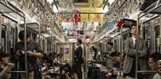 外国人の疑問｜なんで日本人は電車で老人に席を譲らないの？