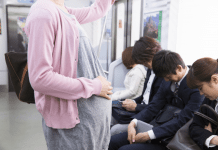 妊婦に冷たい国日本｜なぜ日本人は妊婦に席を譲らないのか？４つの理由